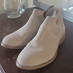 Clark's cream colored booties size 9 leather